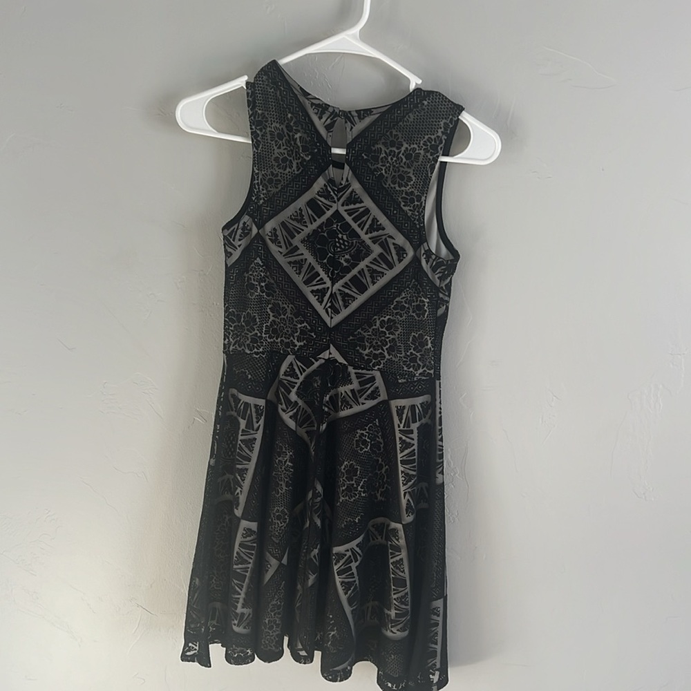 Dress - Picture 3 of 4